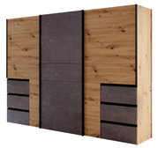 Moderner dreitüriger Schwebetürenschrank in Holzoptik mit grauen Akzenten, seitliche Perspektive