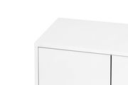 Weißes Sideboard aus der Perspektive von oben links