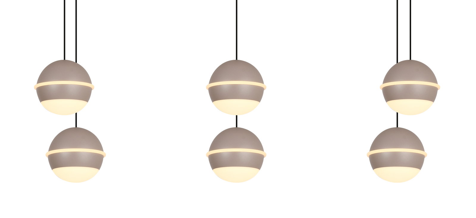 Drei kugelförmige LED-Pendelleuchten in modernem Design, von vorne betrachtet, mit warmem Licht und schwarzem Kabel.