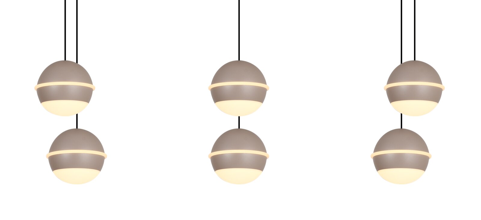 Drie bolvormige LED-hanglampen in een modern ontwerp, gezien vanaf de voorkant, met warm licht en een zwarte kabel.