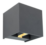 Moderne, kubische Außenleuchte in dunklem Grau, perspektivisch von unten fotografiert.