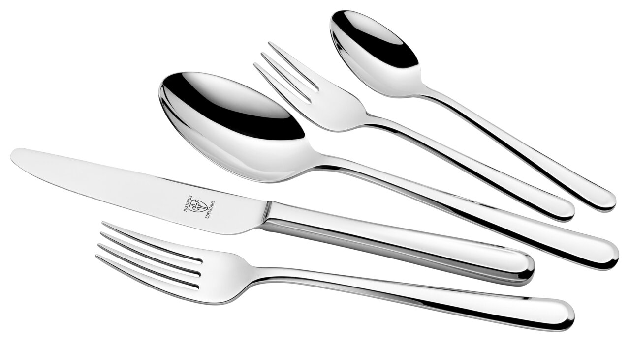 Elegantes Menübesteck-Set aus Edelstahl, bestehend aus Messer, Gabel, Löffel und Teelöffel, in seitlicher Perspektive.