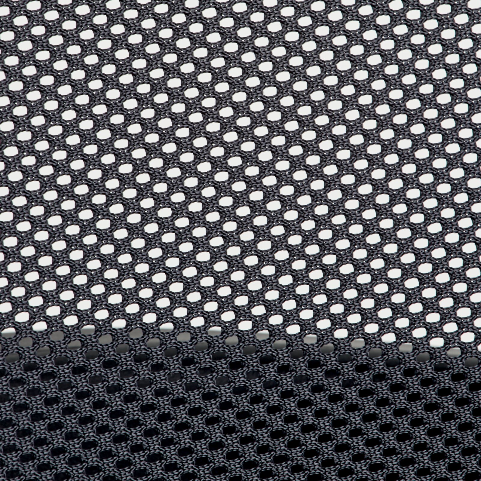 Nahaufnahme eines Netzgewebes, perspektivisch von oben betrachtet, verwendet für einen Drehstuhl.