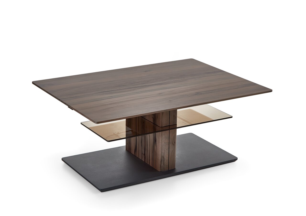 Moderner Couchtisch aus Holz mit Glasablage, seitliche Perspektive