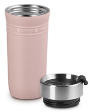 Thermobecher 350ml in Shell Pink mit abgenommenem Deckel, seitliche Ansicht