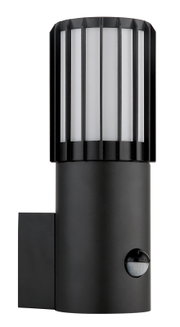 Zwarte buitenwandlamp met cilindrische lichtverspreider en beschermrooster, met ingebouwde bewegingsmelder, vooraanzicht van het product