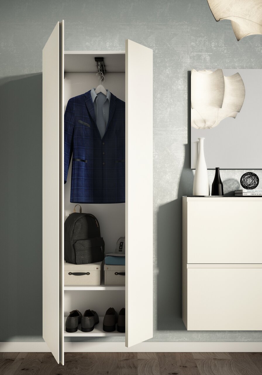 Offener Hänge-Garderobenschrank mit zwei Türen, zeigt einen Anzug, Schuhe und Aufbewahrungsboxen aus der Vorderansicht.