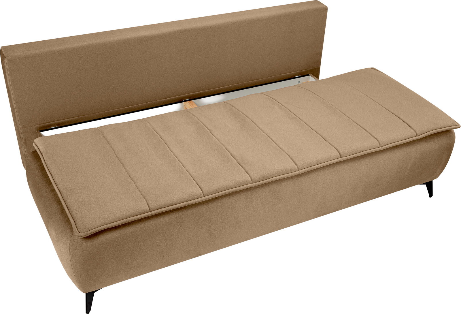 Beige gepolsterte Schlafcouch mit gestepptem Sitz und hochgeklappter Rückenlehne, freigestellt auf weißem Hintergrund, in schräger Vorderansicht von oben.