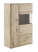 Helles Holz-Highboard mit mehreren Schubladen und Türen, seitliche Perspektive