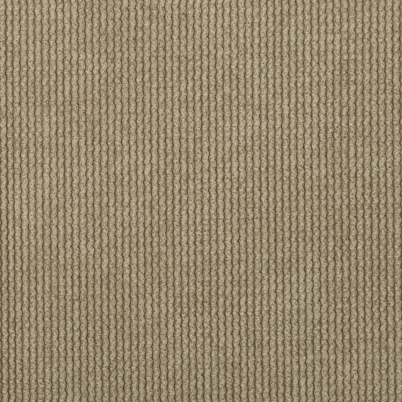 Novel Armlehnstuhl LAILA Nahaufnahme eines strukturierten, beige-braunen Stoffes mit vertikalen Linien.