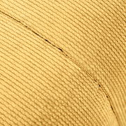 Nahaufnahme des Stoffes eines Hockers mit gerippter Textur in beige, seitliche Perspektive