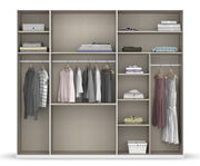 Offener Drehtürenschrank mit mehreren Fächern und Kleiderstangen, gefüllt mit Kleidung und Accessoires, Frontalansicht