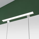 Moderne LED-Leuchte auf einem Spiegelschrank, Ansicht von vorne