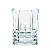 Klares, facettiertes Glas aus dem Highland 4-teiligen Set, frontal fotografiert.