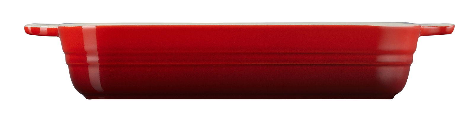 Rote Auflaufform von Le Creuset, seitliche Perspektive