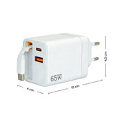 Weißes GaN-USB-Ladegerät mit 65 W, EU-Stecker, einem USB-C- und einem USB-A-Port sowie ausklappbarem Kabel; Ansicht schräg von vorn/seitlich, Maße ca. 10 x 4 x 4,5 cm.