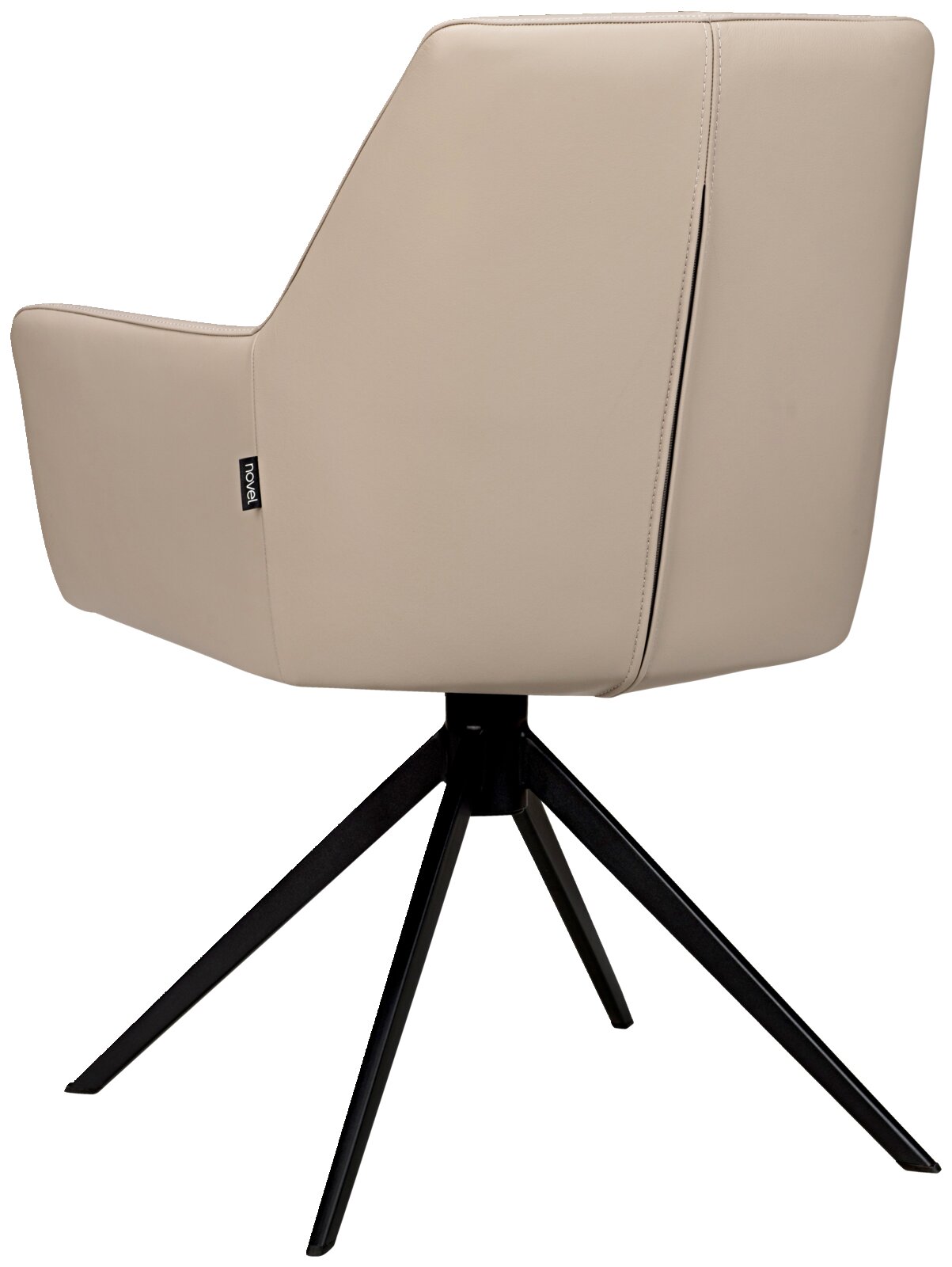 Achterkant van een moderne fauteuil met beige bekleding en een zwart metalen frame.