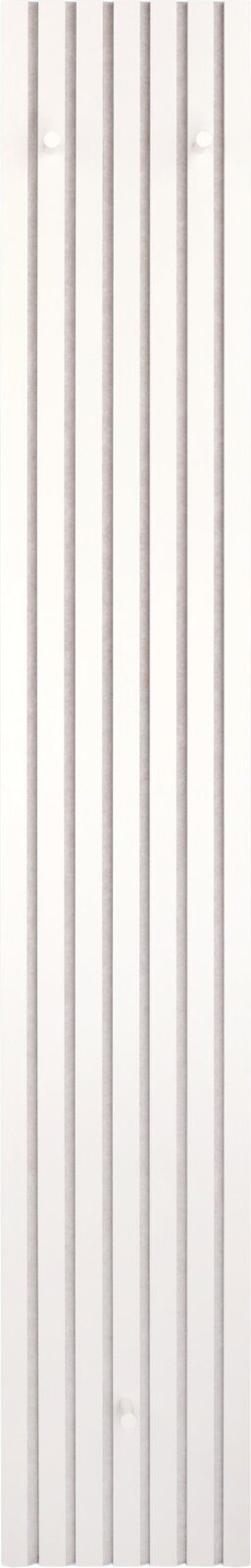 Witte radiator met verticale lamellen, vooraanzicht