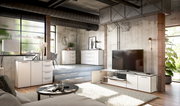 Moderne Wohnzimmermöbel in einem industriellen Loft-Stil mit Sideboard, Kommode und TV-Lowboard in Weiß, seitliche Perspektive