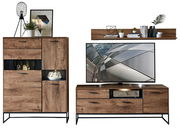 Wandkombination aus Holz mit modernem Design, bestehend aus einem hohen Schrank, einem TV-Schrank und einem Wandregal, frontal betrachtet.