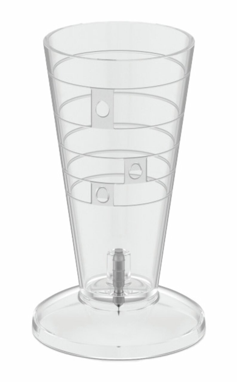 Transparenter Messbecher mit Skala und Ei-Picker, seitliche Ansicht