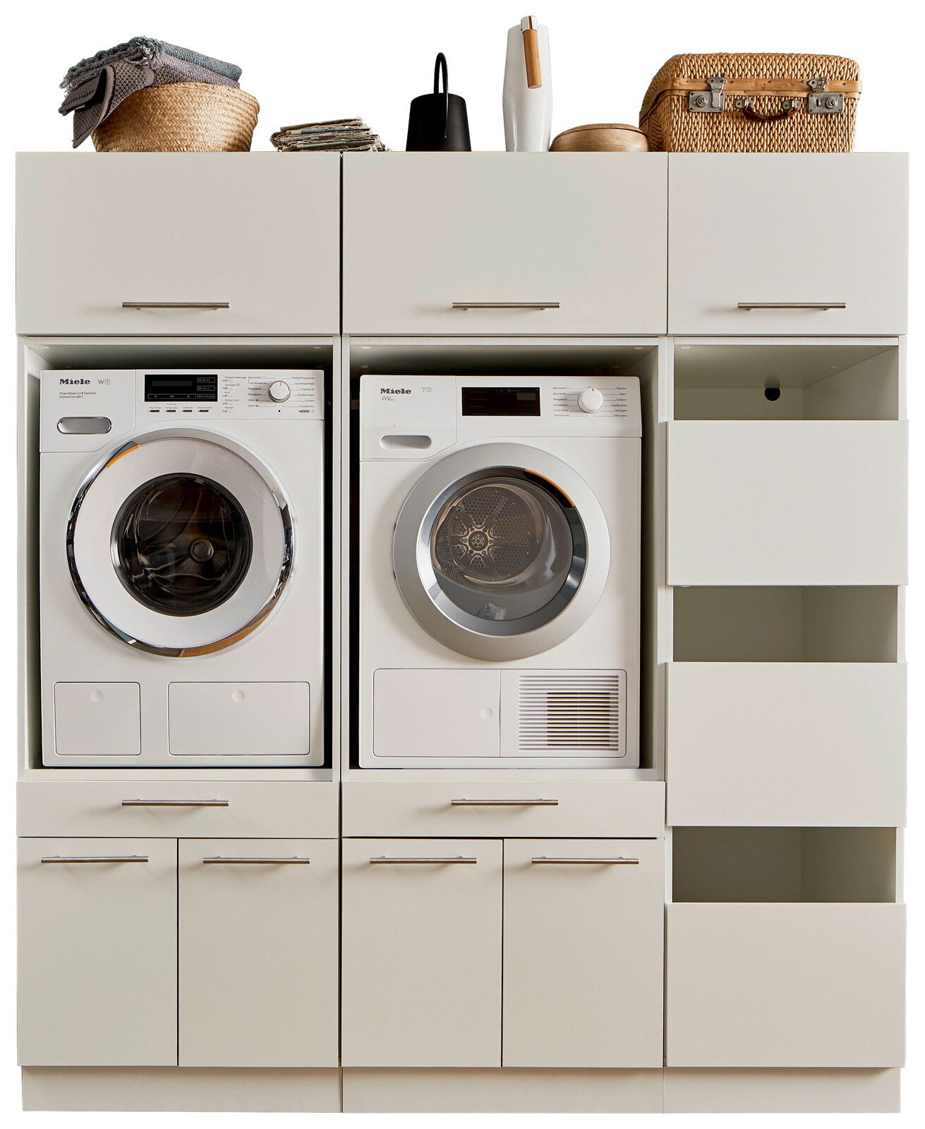 XORA Hauswirtschaftsraum-Kombi PRIMUS Frontale Ansicht einer Hauswirtschaftsraum-Kombination mit Waschmaschine und Trockner, umgeben von Schränken und Regalen für zusätzlichen Stauraum.