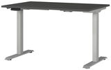 Moderner E-Schreibtisch mit schwarzer Tischplatte und silbernen, höhenverstellbaren Beinen, seitliche Perspektive