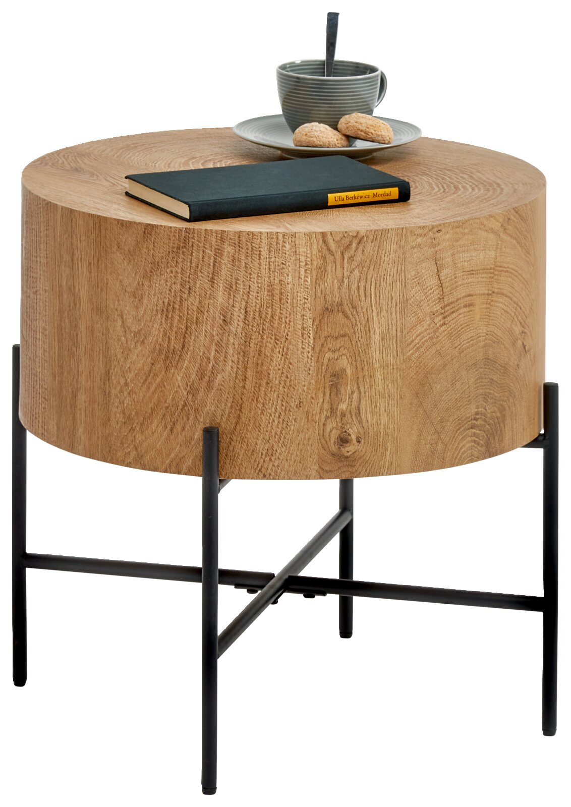 XORA Bijzettafel NOVO Ronde bijzettafel van hout met een zwart metalen onderstel, met daarop een kopje, een bord met koekjes en een boek, gezien vanuit de zijkant