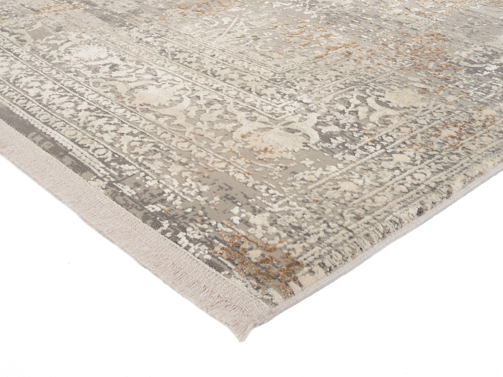 Designer Teppich in Beige- und Grautönen mit klassischem Muster, perspektivisch von der Ecke aufgenommen.