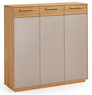 XL-Schuhkommode aus Holz mit drei Schubladen und drei Türen, frontal fotografiert