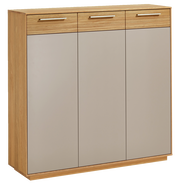 XL-Schuhkommode aus Holz mit drei Schubladen und drei Türen, frontal fotografiert