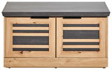 Frontale Ansicht einer Garderobenbank aus Holz mit zwei Türen und einem grauen Sitzpolster.