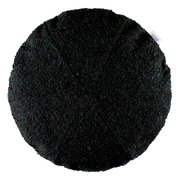 Rundes, schwarzes Zierkissen aus grobem Stoff, von oben betrachtet.