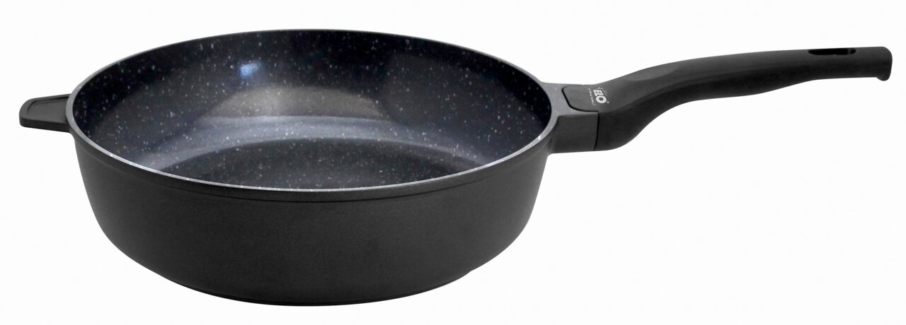 Schwarze Schmorpfanne aus Silconcast mit 28 cm Durchmesser, seitliche Perspektive