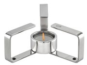 Modernes Stövchen aus Edelstahl mit brennendem Teelicht, seitliche Perspektive