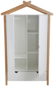 Moderner Kleiderschrank mit weißem Korpus und naturfarbenem Holzrahmen in Hausform, offene Türen, Frontalansicht