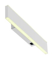 Moderne Akku-Wandleuchte DELTA-B in schräger Perspektive, mit schlankem, rechteckigem Design und integriertem Lichtstreifen.