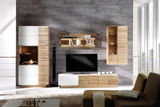 Moderne Wohnwand in Holzoptik mit TV-Schrank, Hängeschränken und Regalen, frontal betrachtet.
