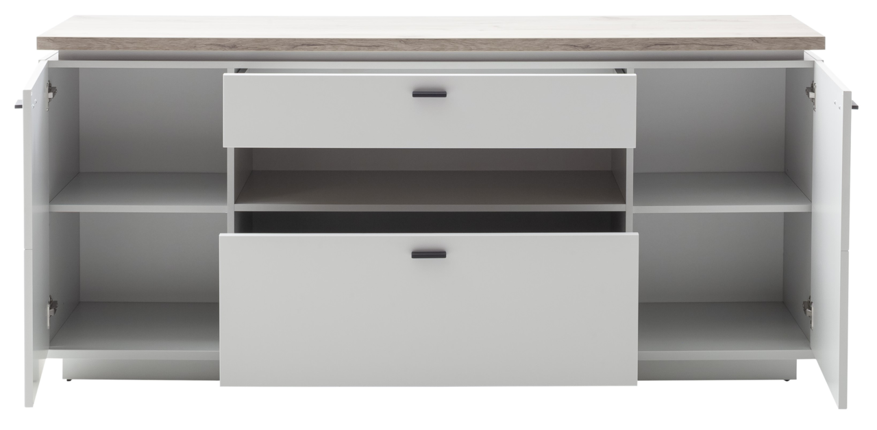 Weißes Sideboard mit zwei offenen Schubladen und zwei offenen Türen, frontal betrachtet.