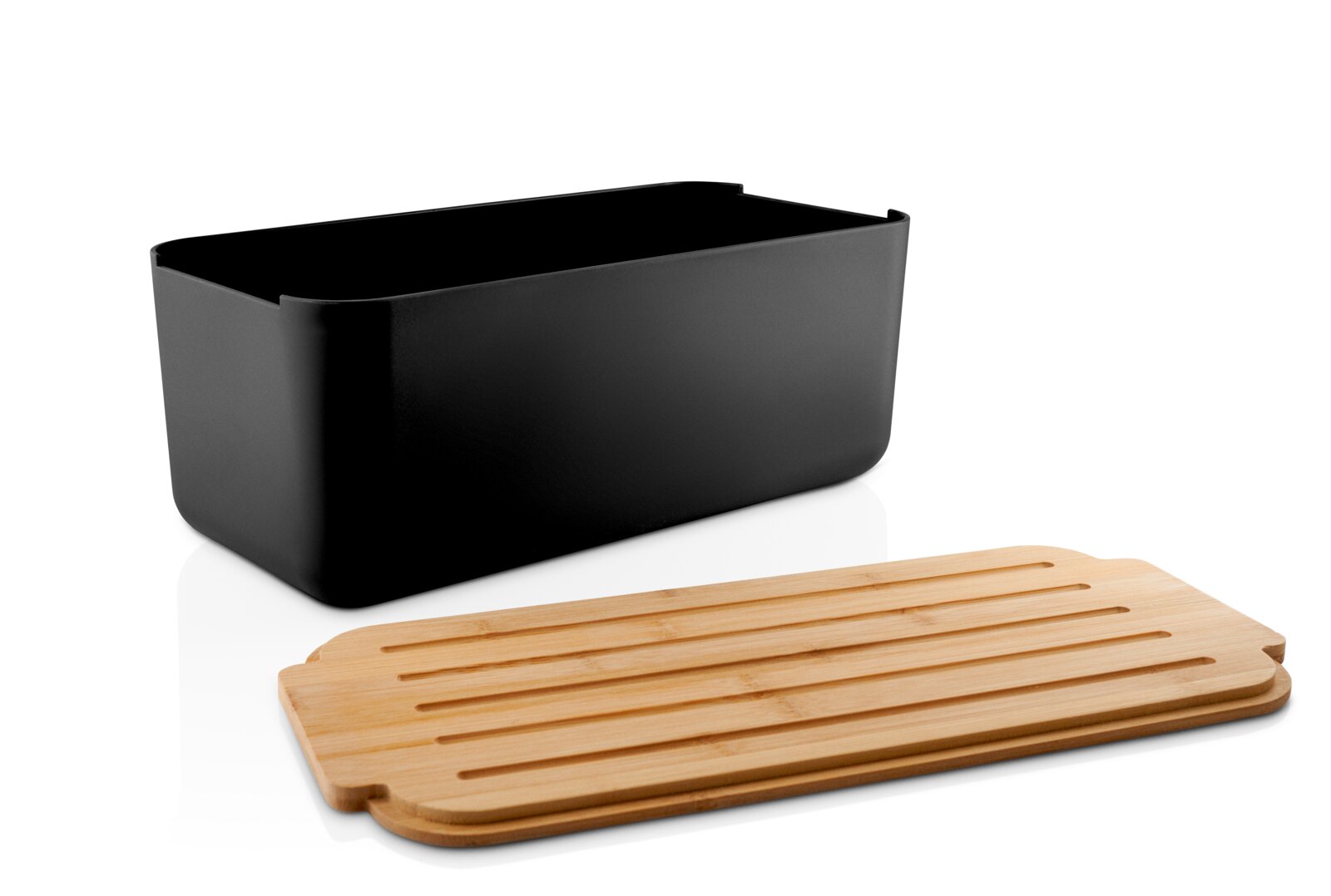 Zwarte broodtrommel uit de Nordic Kitchen-serie van Eva Solo met afneembaar houten deksel, zijaanzicht