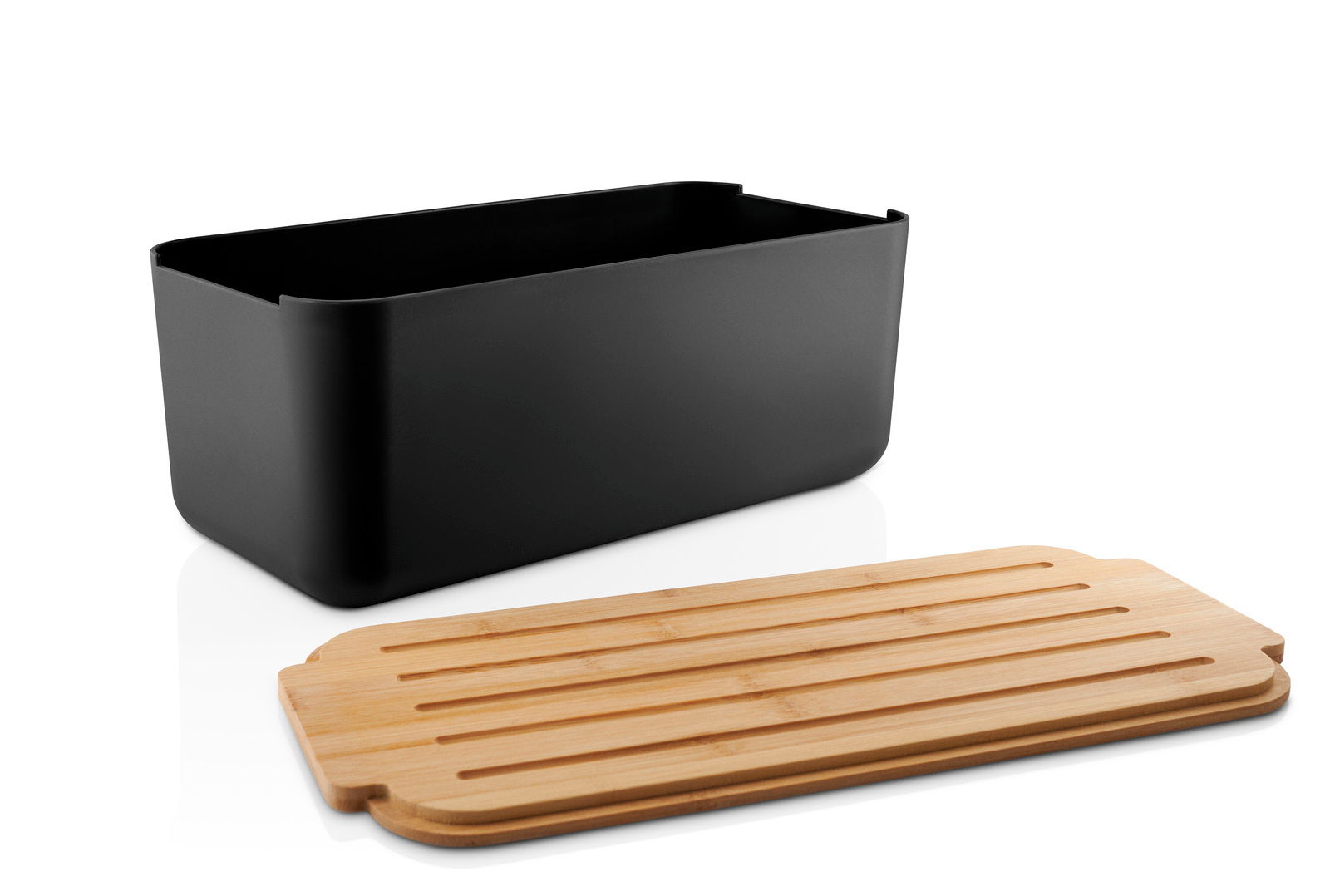 Schwarzer Brotkasten aus der Nordic Kitchen Serie von Eva Solo mit abnehmbarem Holzdeckel, seitliche Perspektive