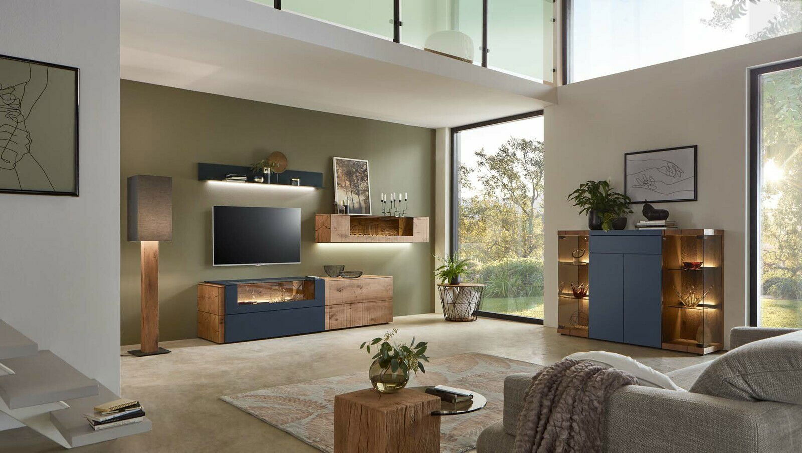 Valnatura Highboard LOVIS Modernes Highboard in einem stilvollen Wohnzimmer, seitliche Perspektive