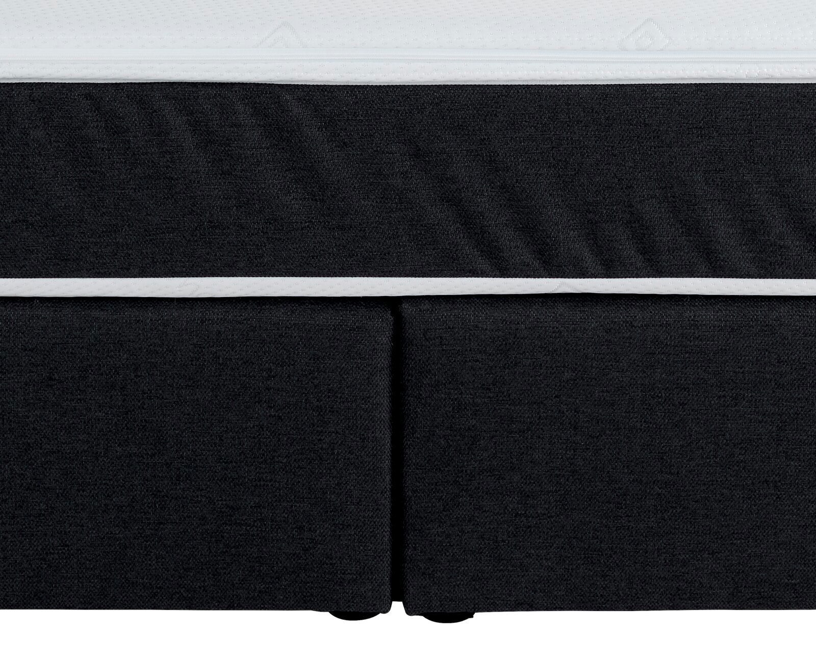 Nahaufnahme eines Boxspringbettes in dunklem Stoff mit weißem Rand, Vorderansicht.