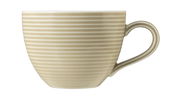 Beigefarbene Milchkaffeetasse mit horizontalen Streifen, seitliche Ansicht
