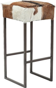 Moderner Hocker mit Fellbezug in Braun- und Weißtönen, seitliche Perspektive