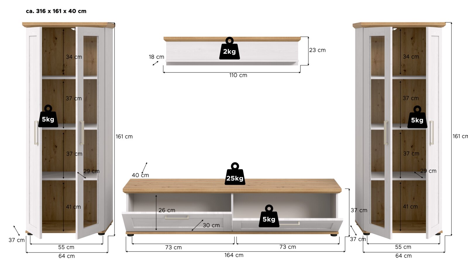 Wohnkombination bestehend aus zwei hohen Vitrinenschränken, einem TV-Board und einem Wandregal, in Frontansicht. Die Schränke und das Regal sind weiß mit Holzelementen, die Vitrinen haben Glastüren.