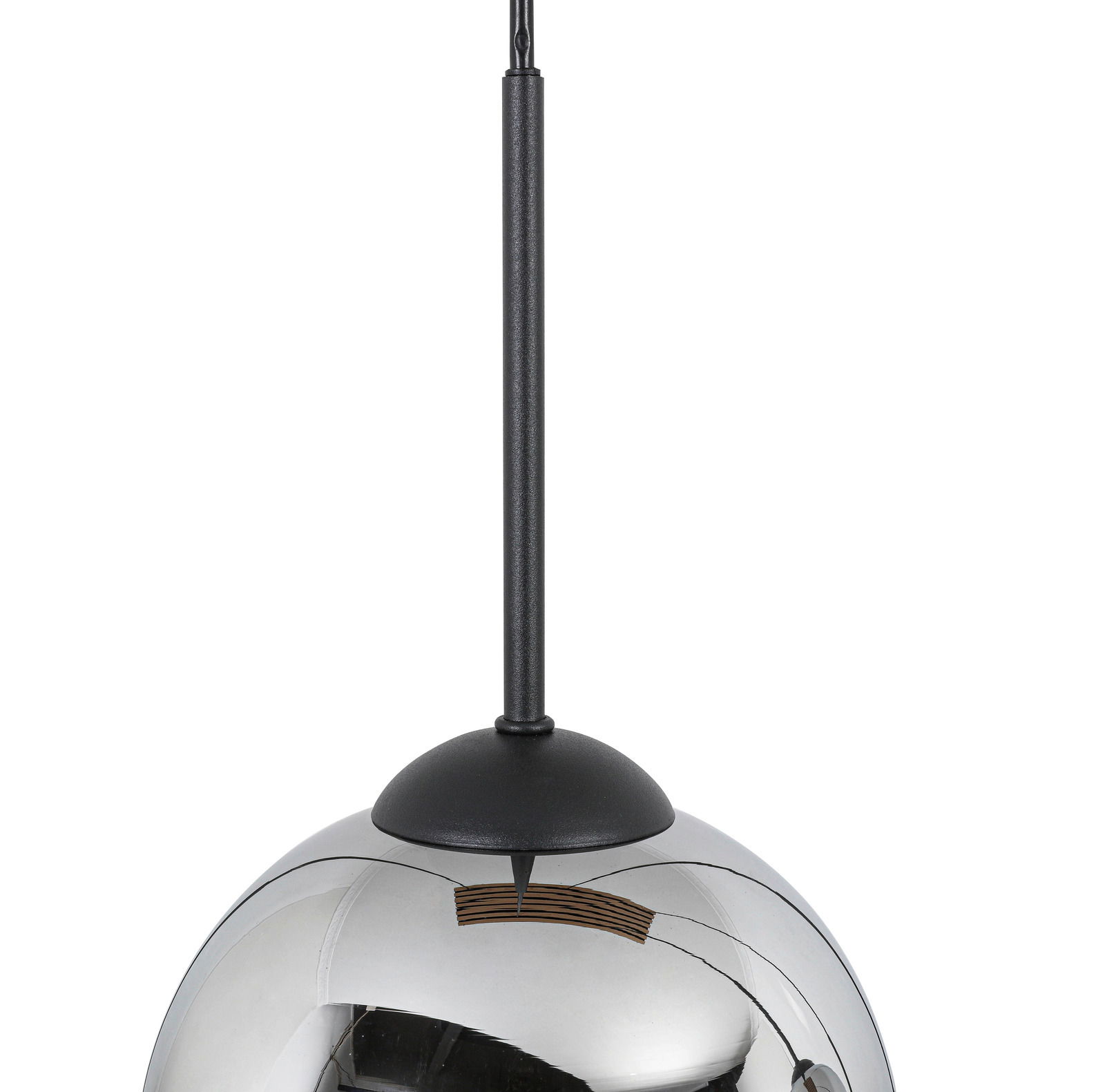 Moderne Hängeleuchte in glänzendem Chrom-Design, seitliche Perspektive