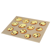 Dauerbackfolie mit frisch gebackenen Keksen, aus einer leicht schrägen Vogelperspektive fotografiert.