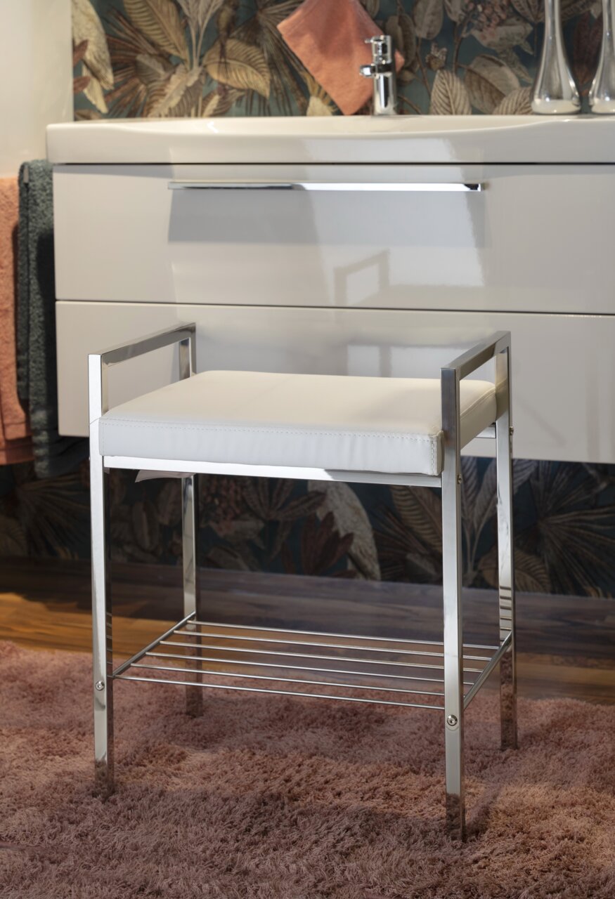 Zurbrüggen Badhocker VIOLETTA Moderner Badhocker mit Metallrahmen und weißem Sitzpolster, seitliche Perspektive