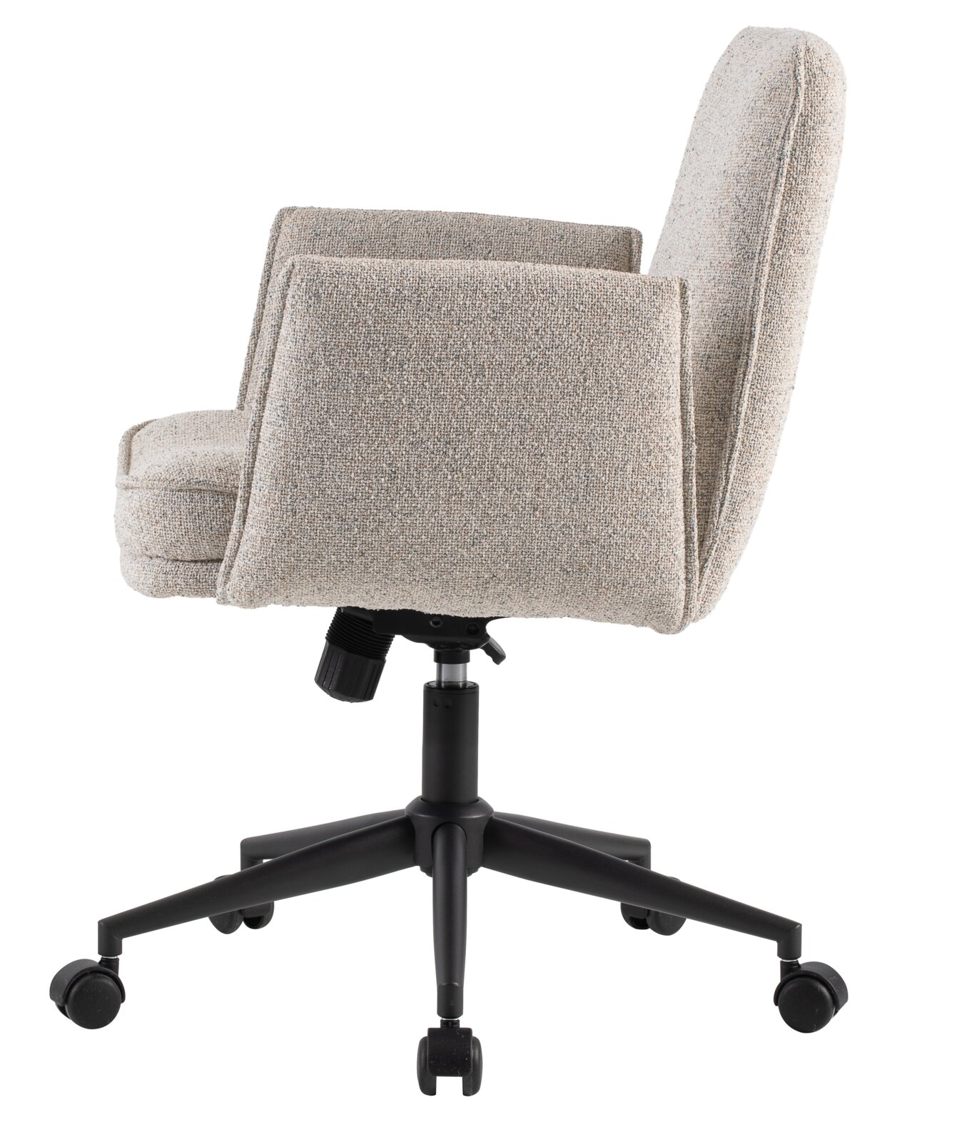 Seitenansicht eines beigen Drehstuhls mit Armlehnen und schwarzem Fußkreuz auf Rollen.